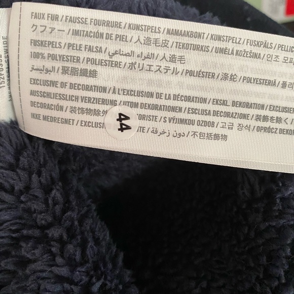 Abercrombie and Fitch Sherpa Pullover - Picture 7 of 7